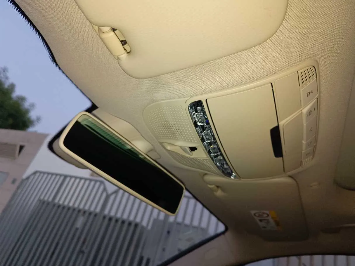 Car image 34