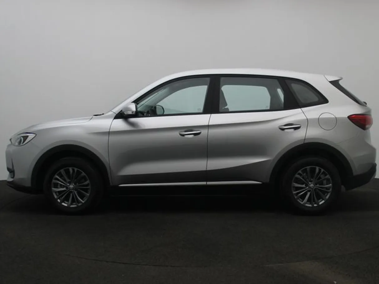 Car image 3
