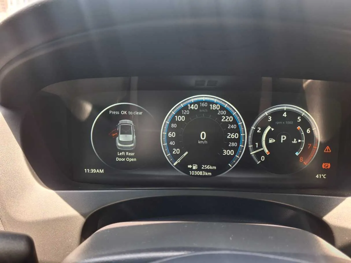 Car image 18