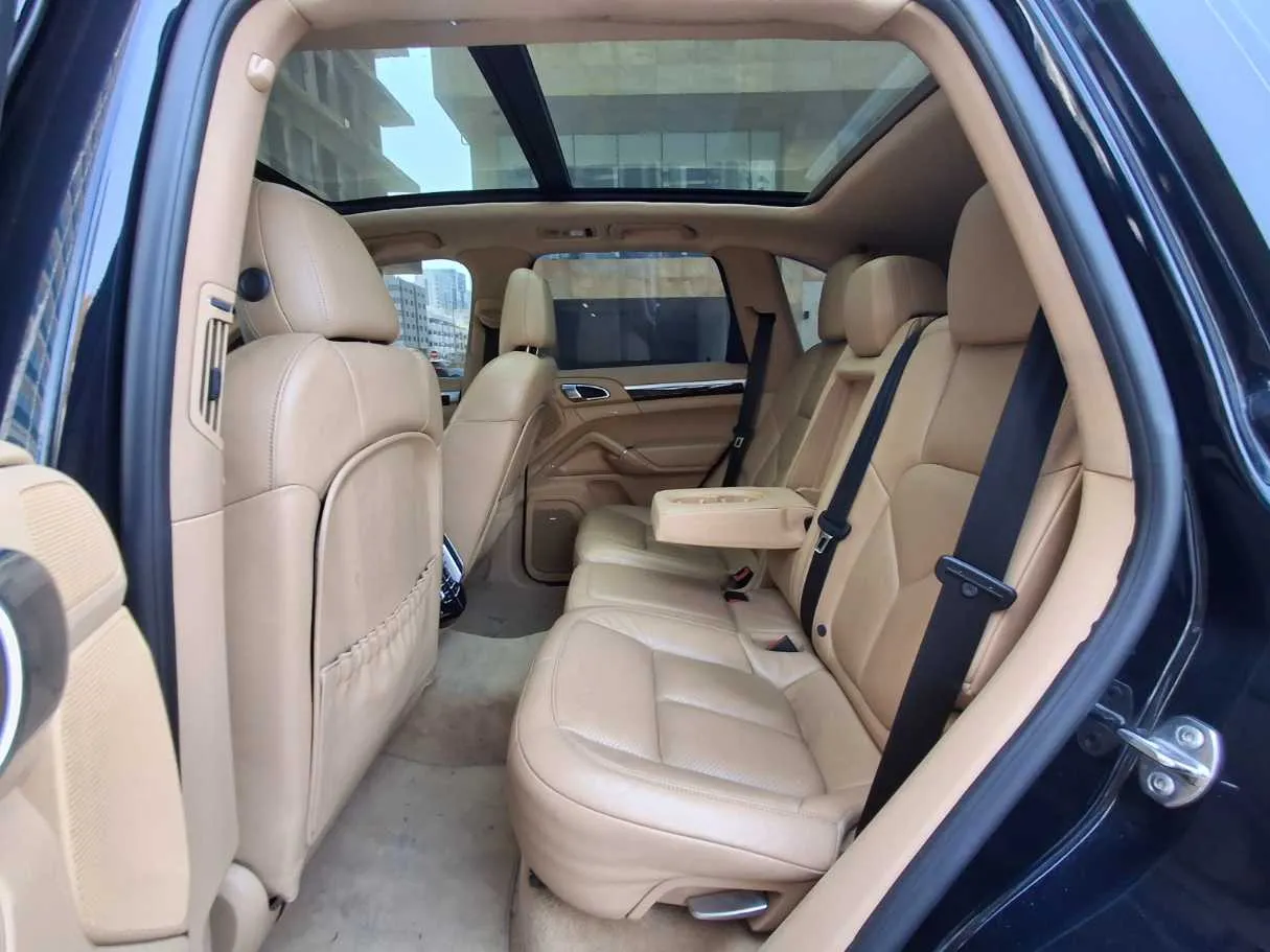 Car image 13