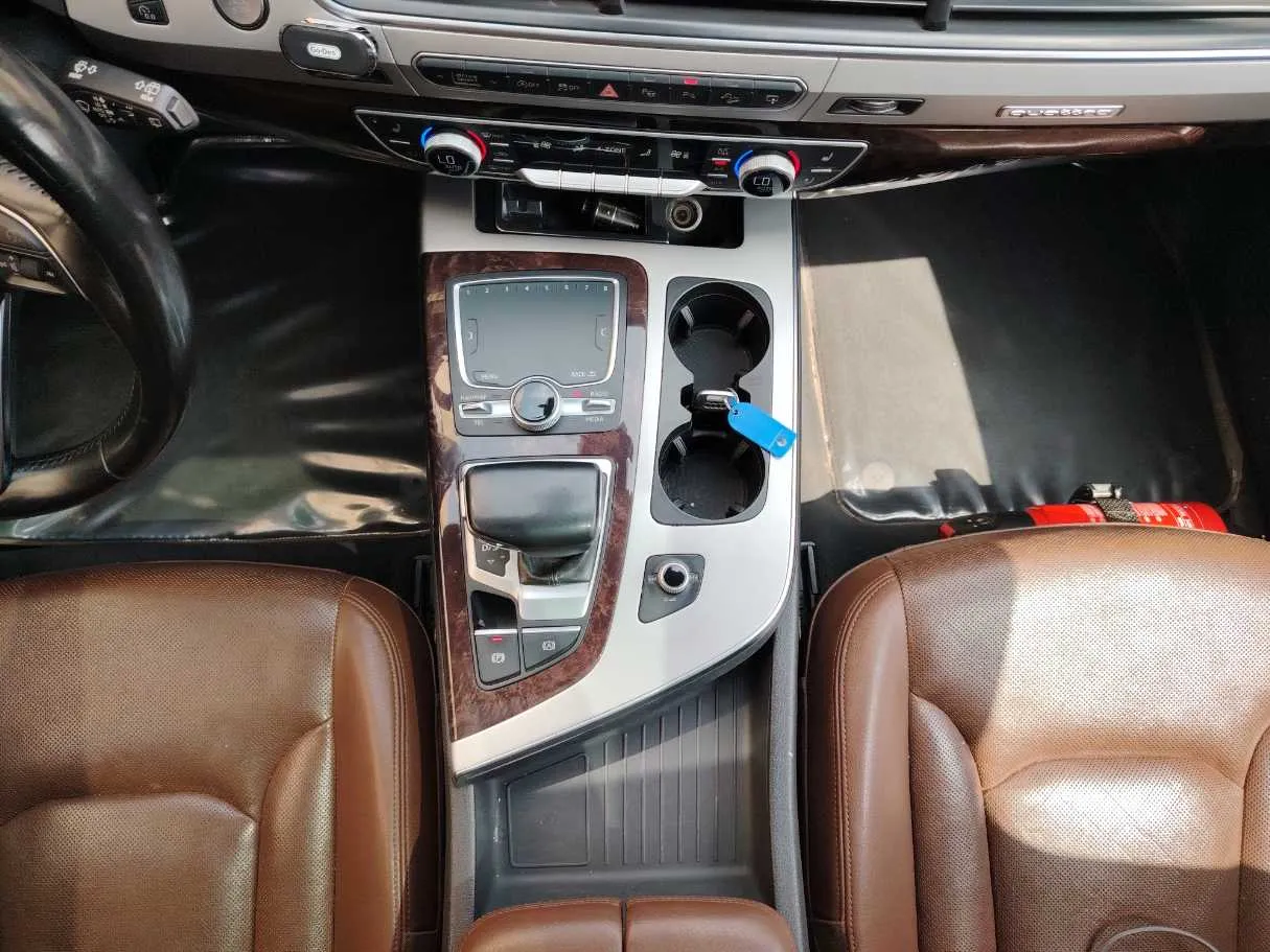 Car image 18