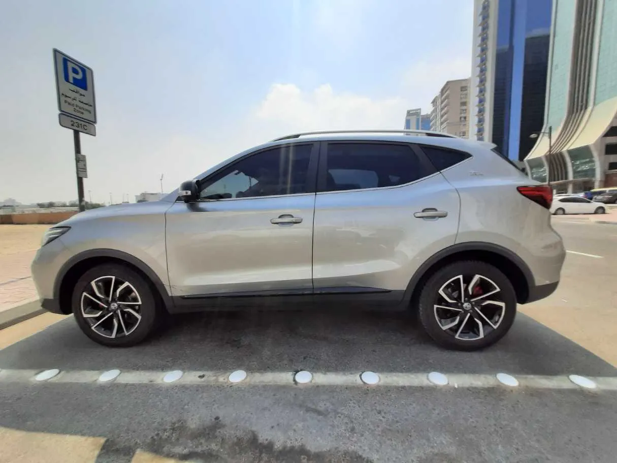 Car image 4