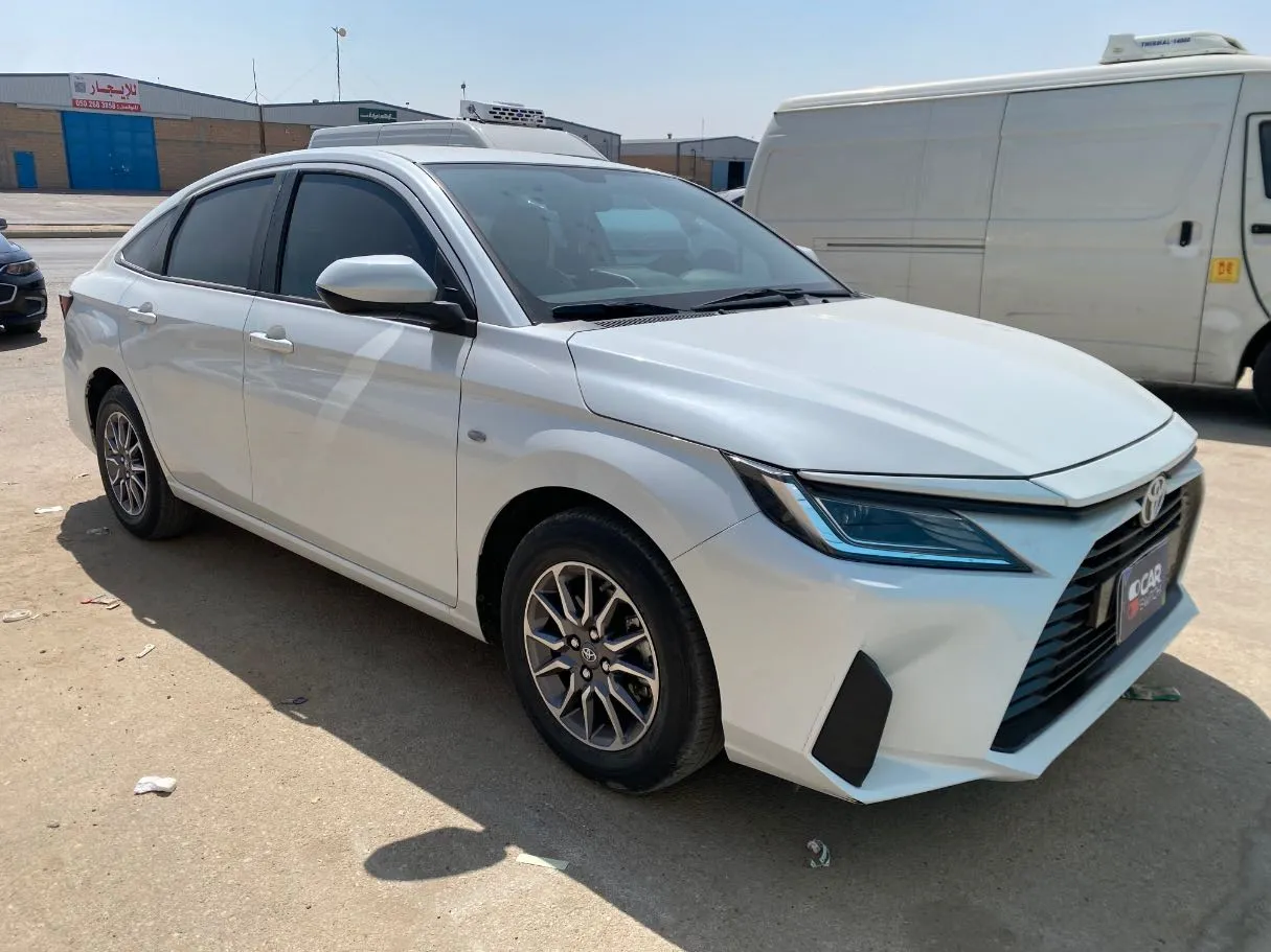 Car image 3