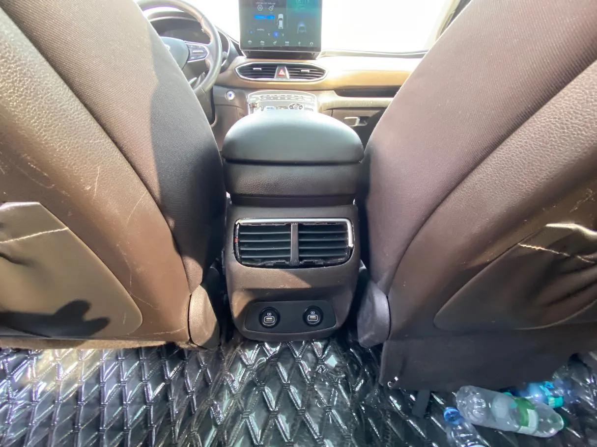 Car image 27