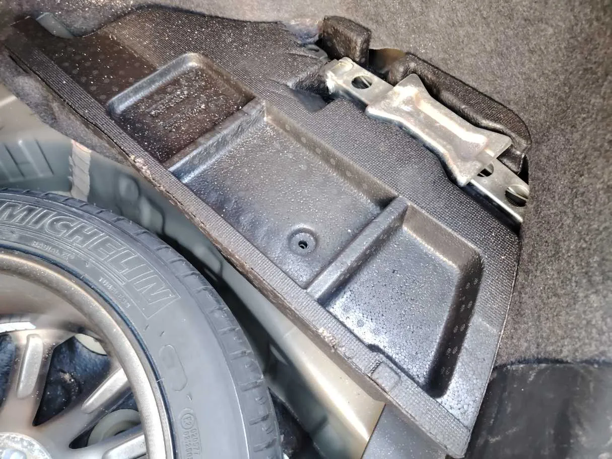 Car image 40
