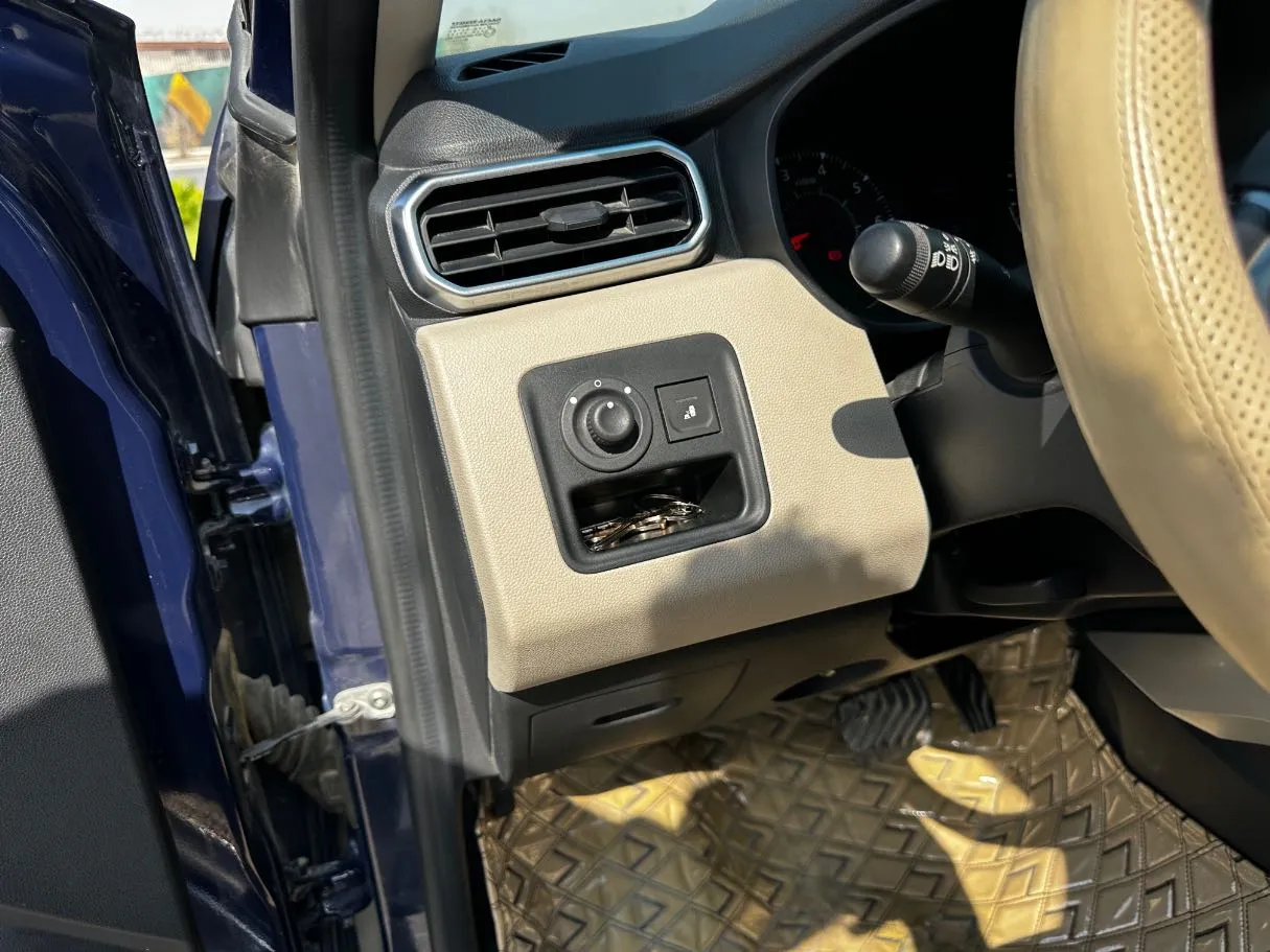 Car image 24