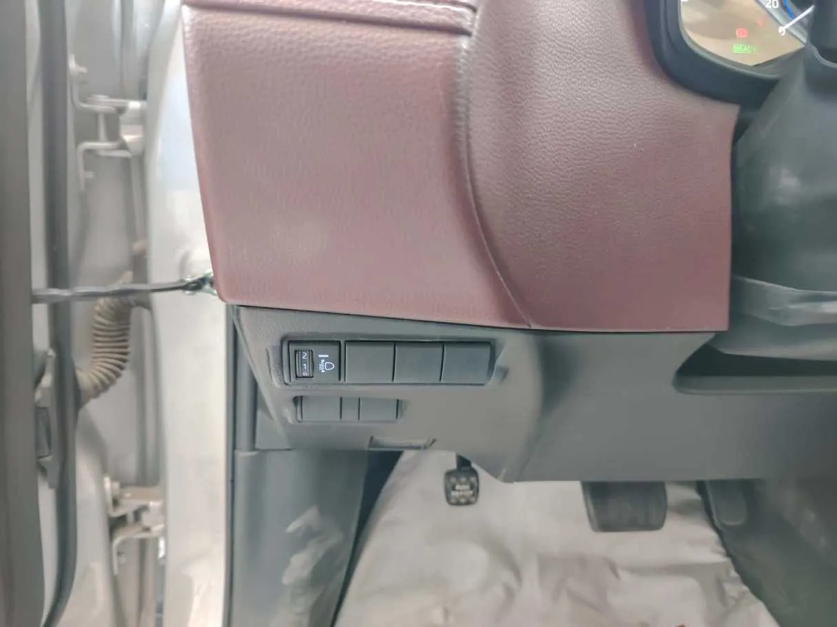 Car image 35