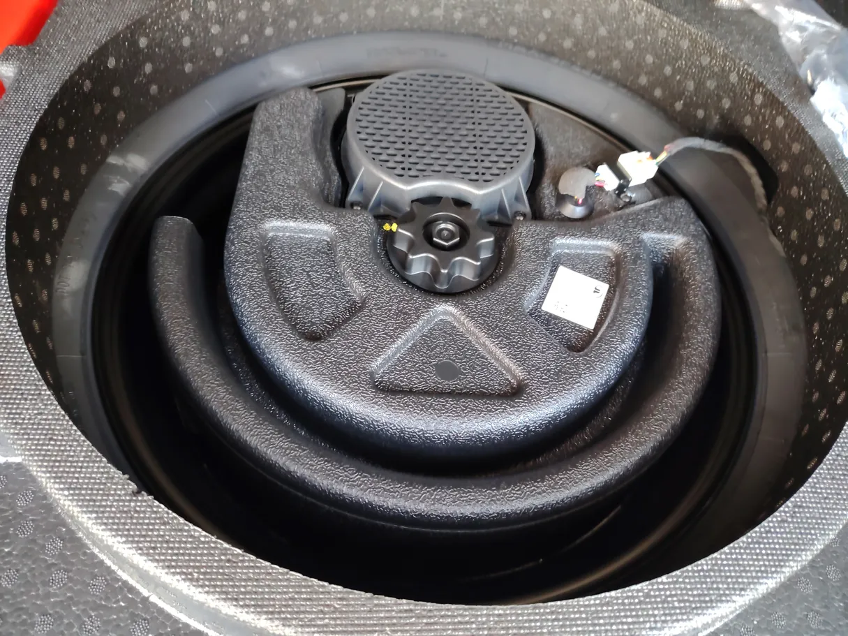 Car image 26
