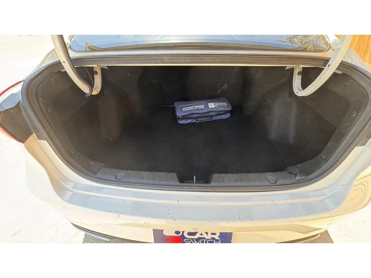 Car image 20