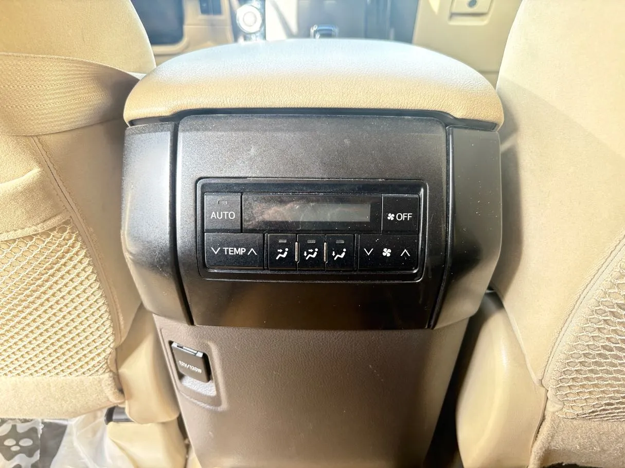 Car image 30