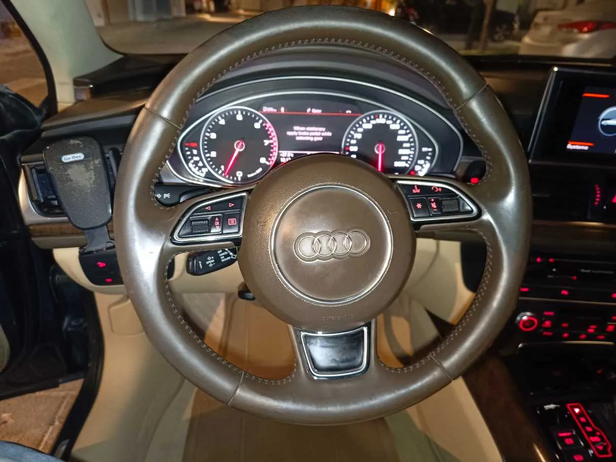 Car image 25