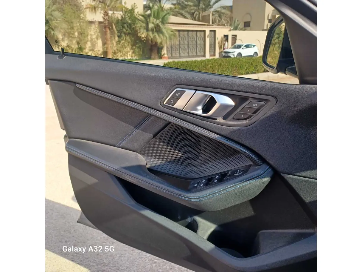 Car image 27