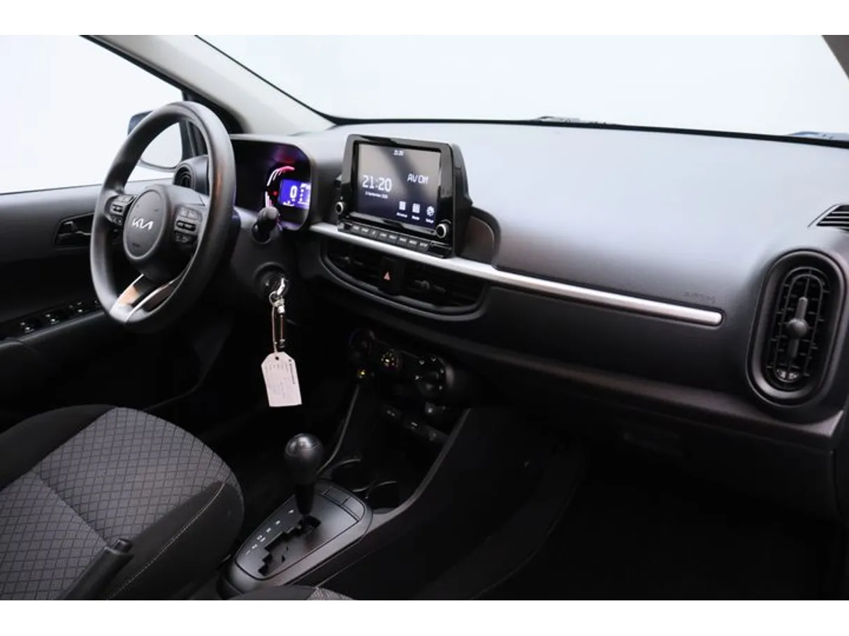 Car image 10