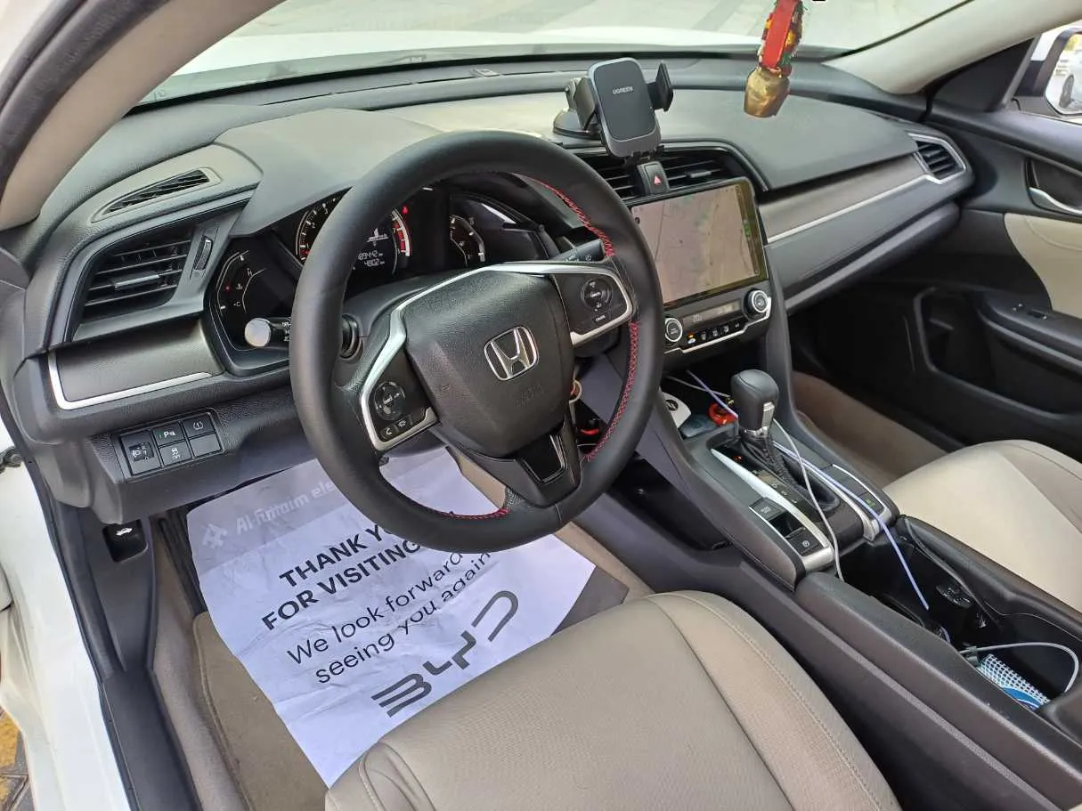 Car image 11
