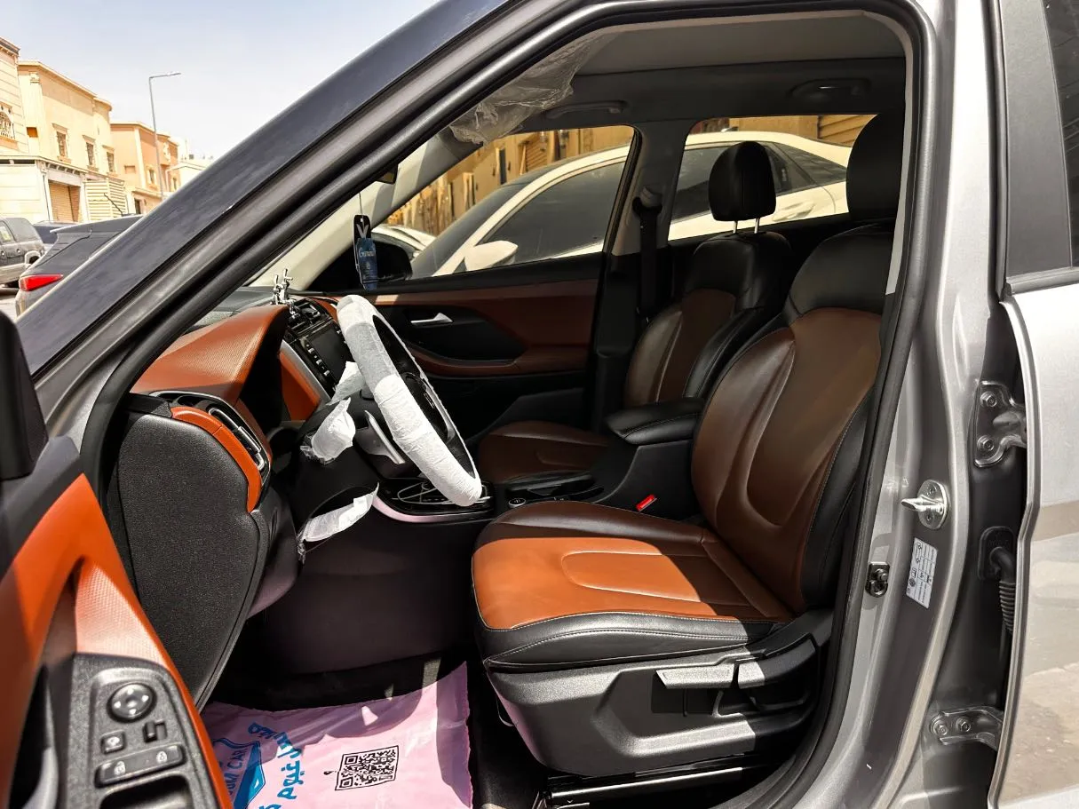 Car image 11
