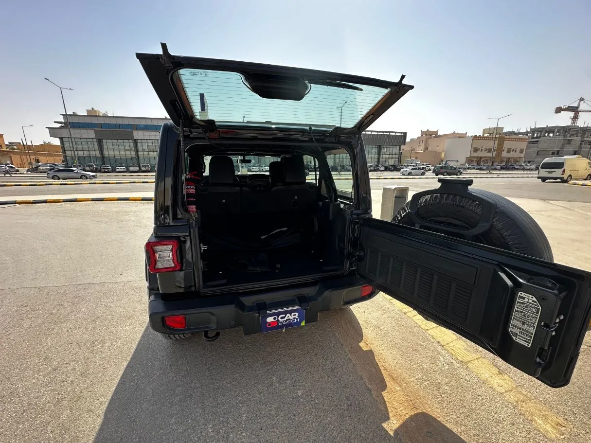 Car image 22