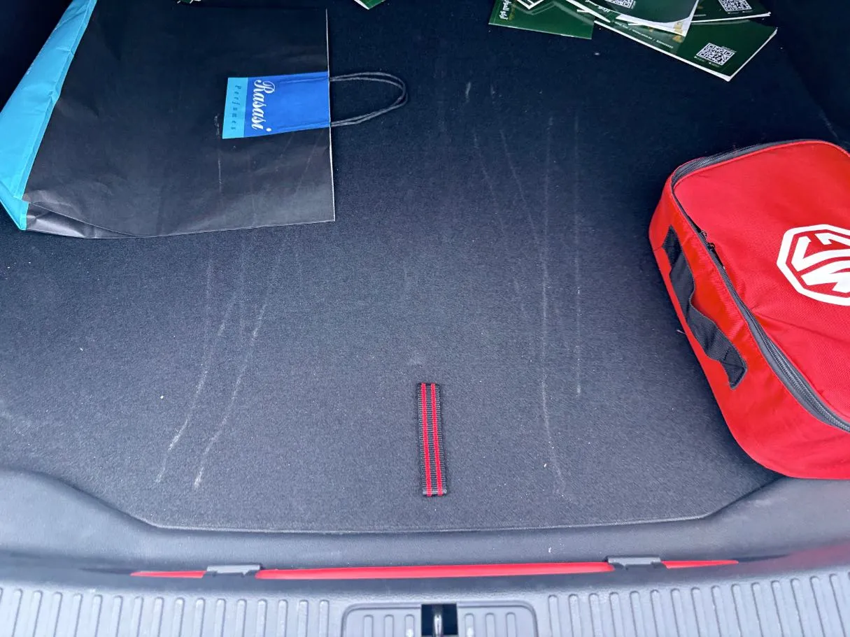 Car image 26