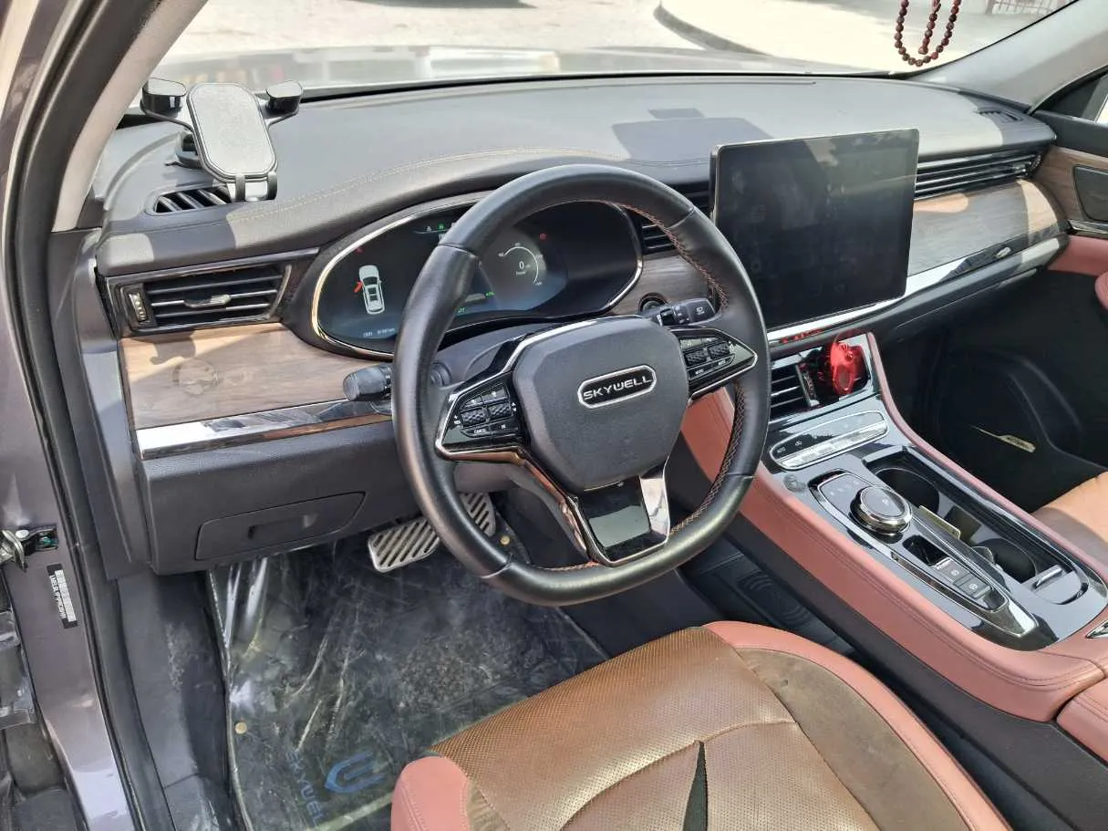 Car image 11
