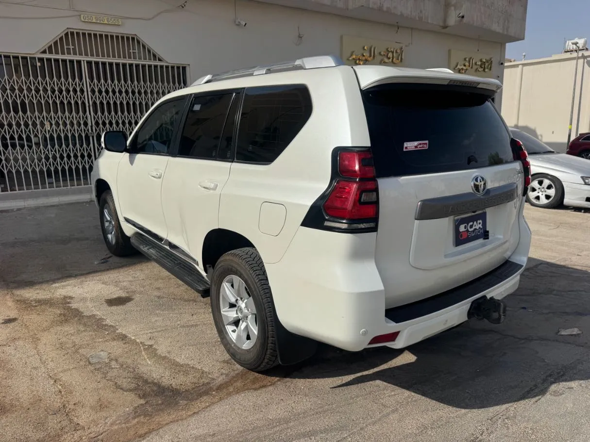 Car image 7