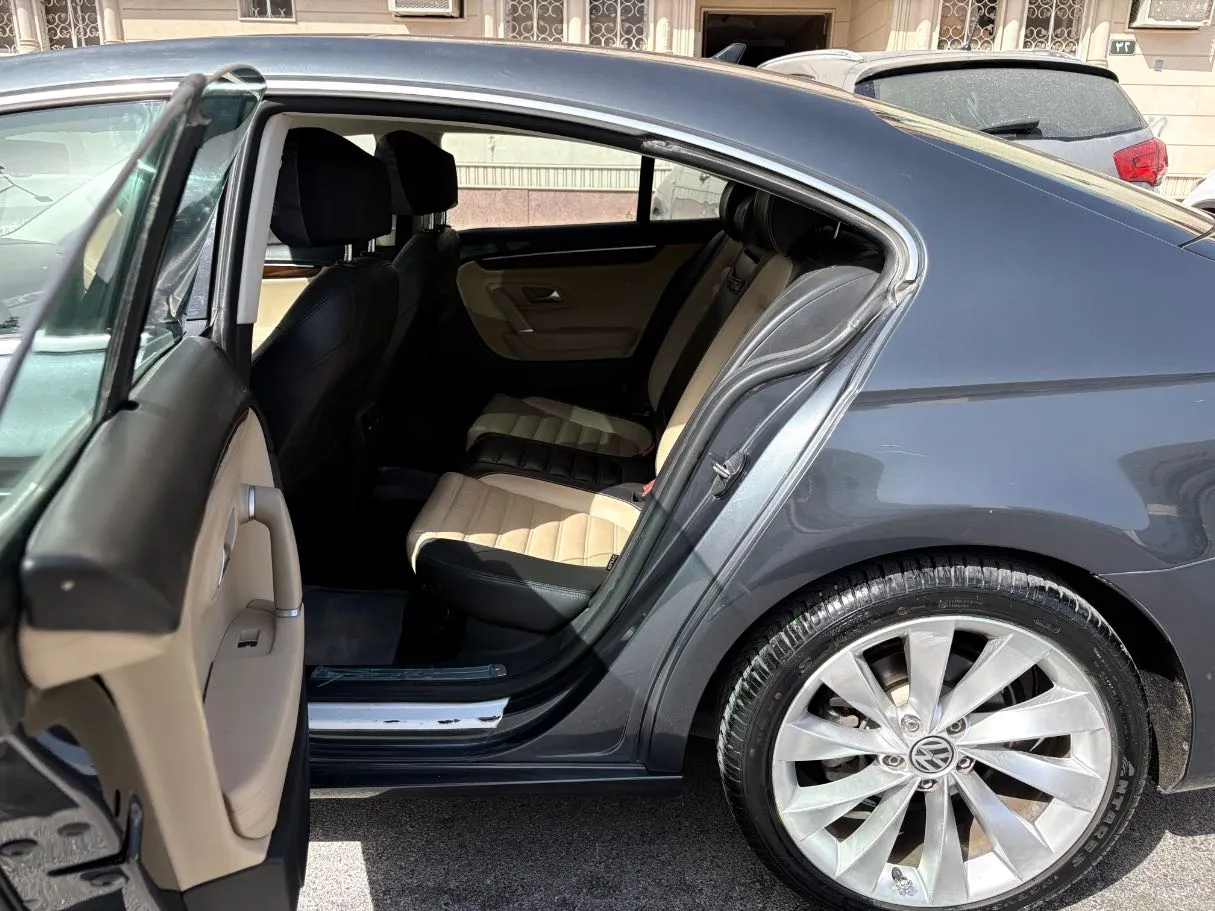 Car image 16