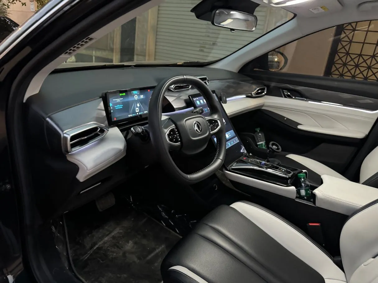 Car image 12