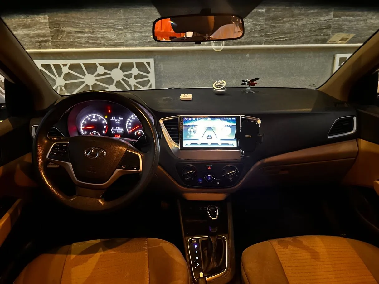 Car image 16