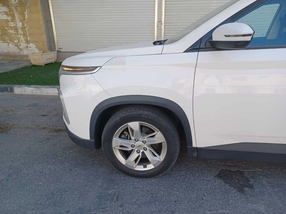 Car image 9