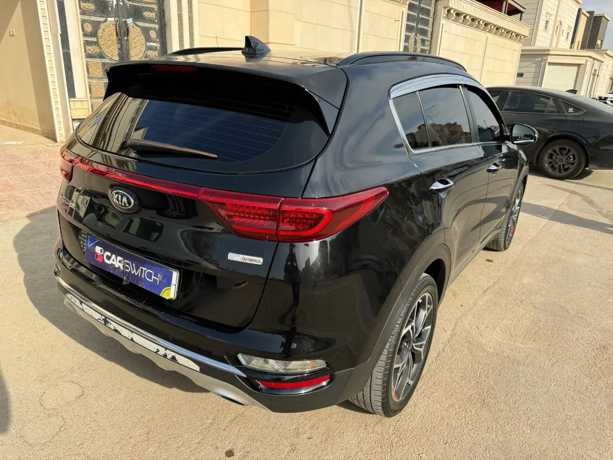 Car image 5