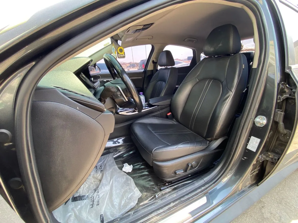 Car image 11