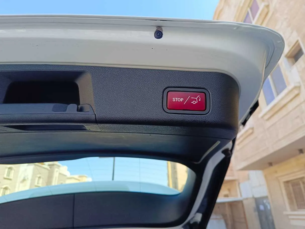 Car image 29