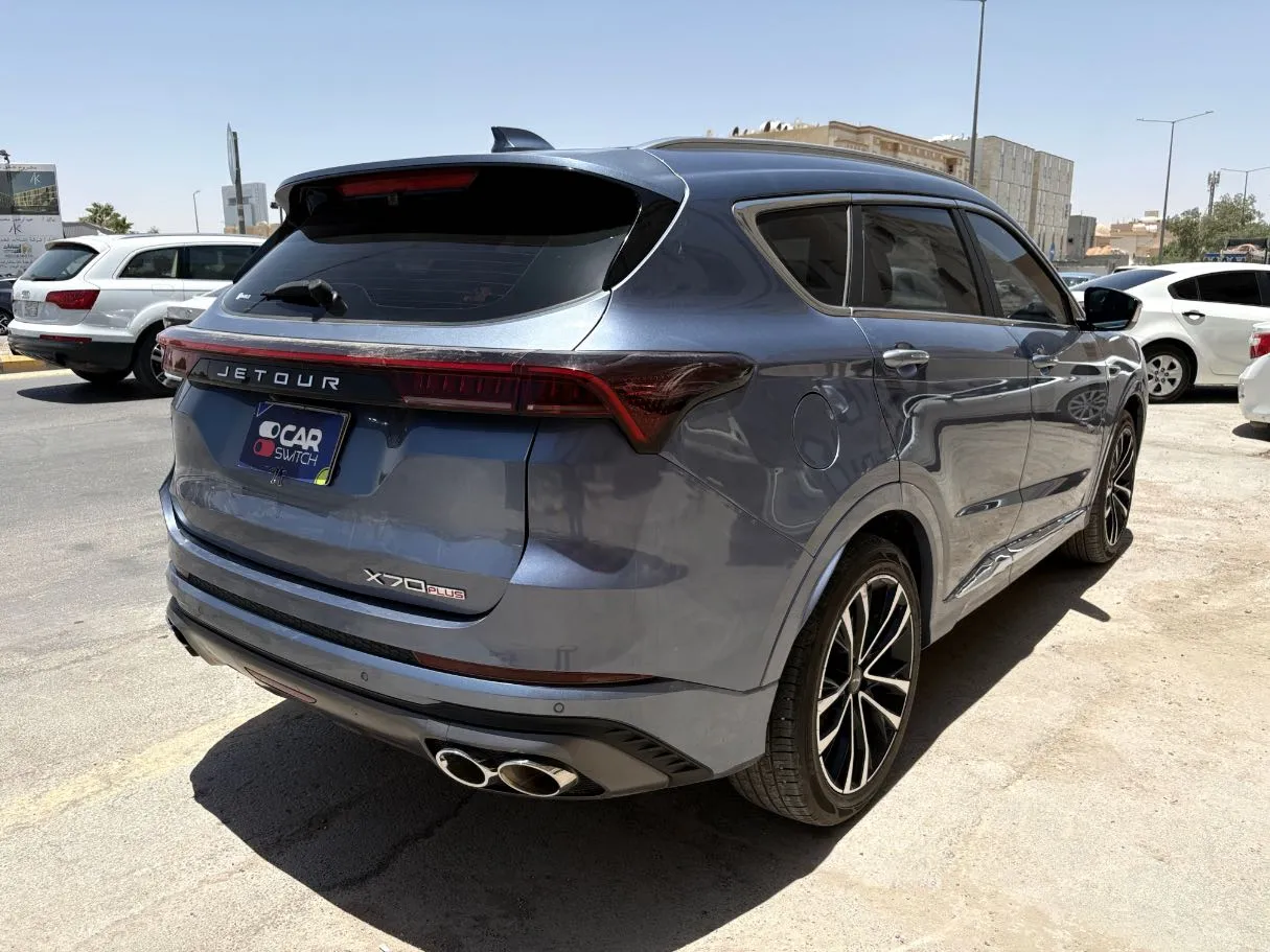 Car image 5