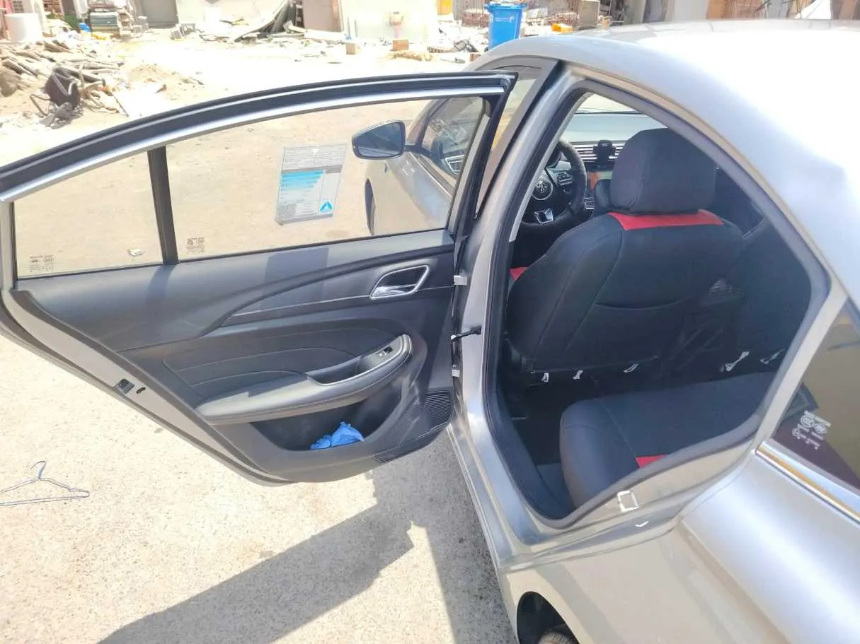 Car image 15