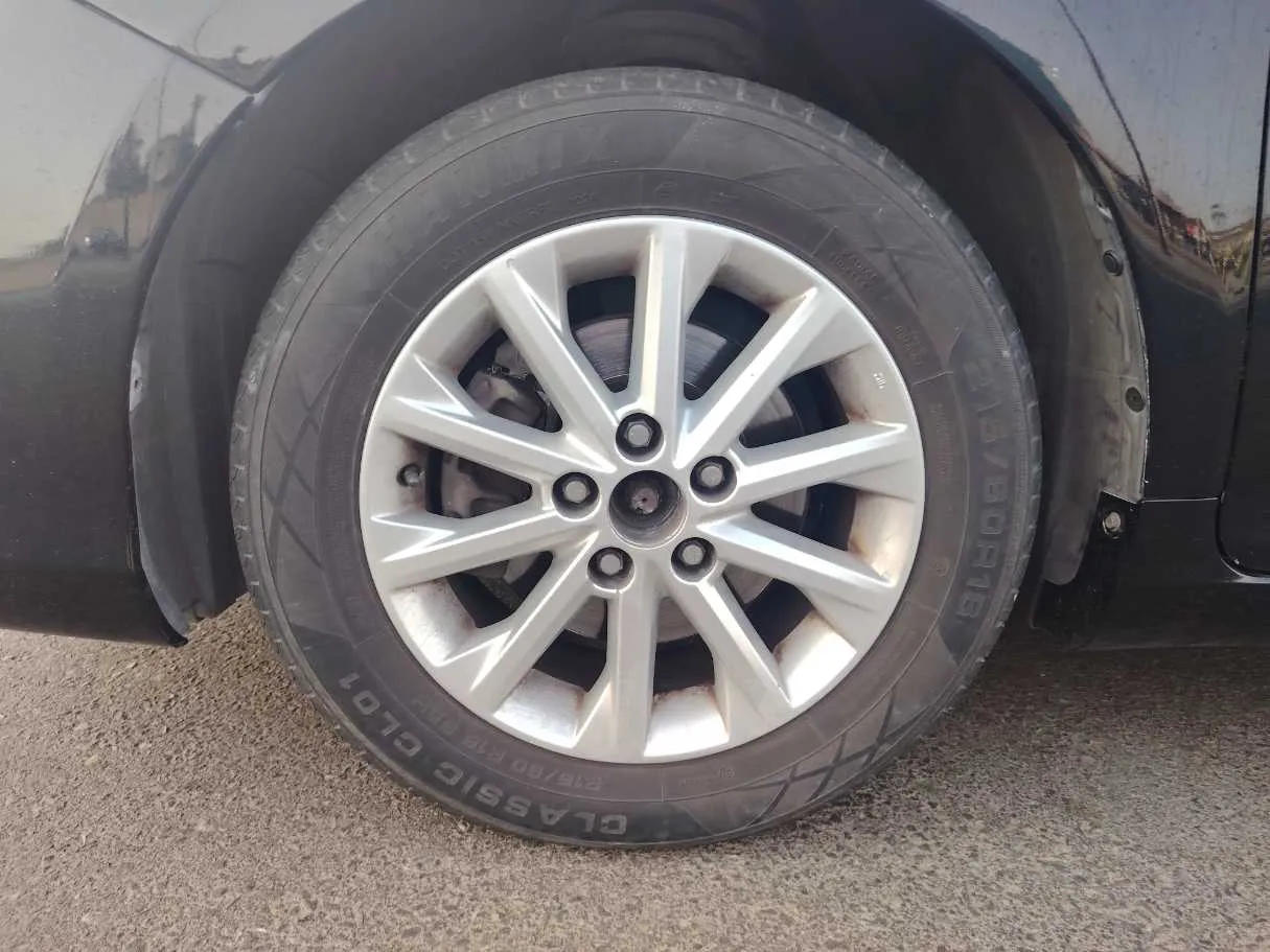 Car image 9