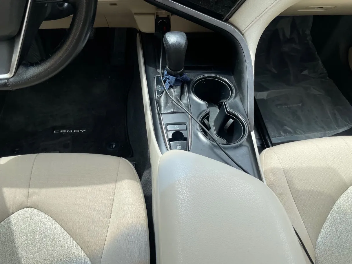 Car image 18