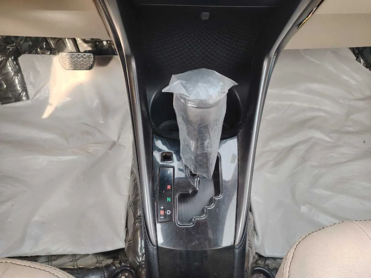 Car image 19