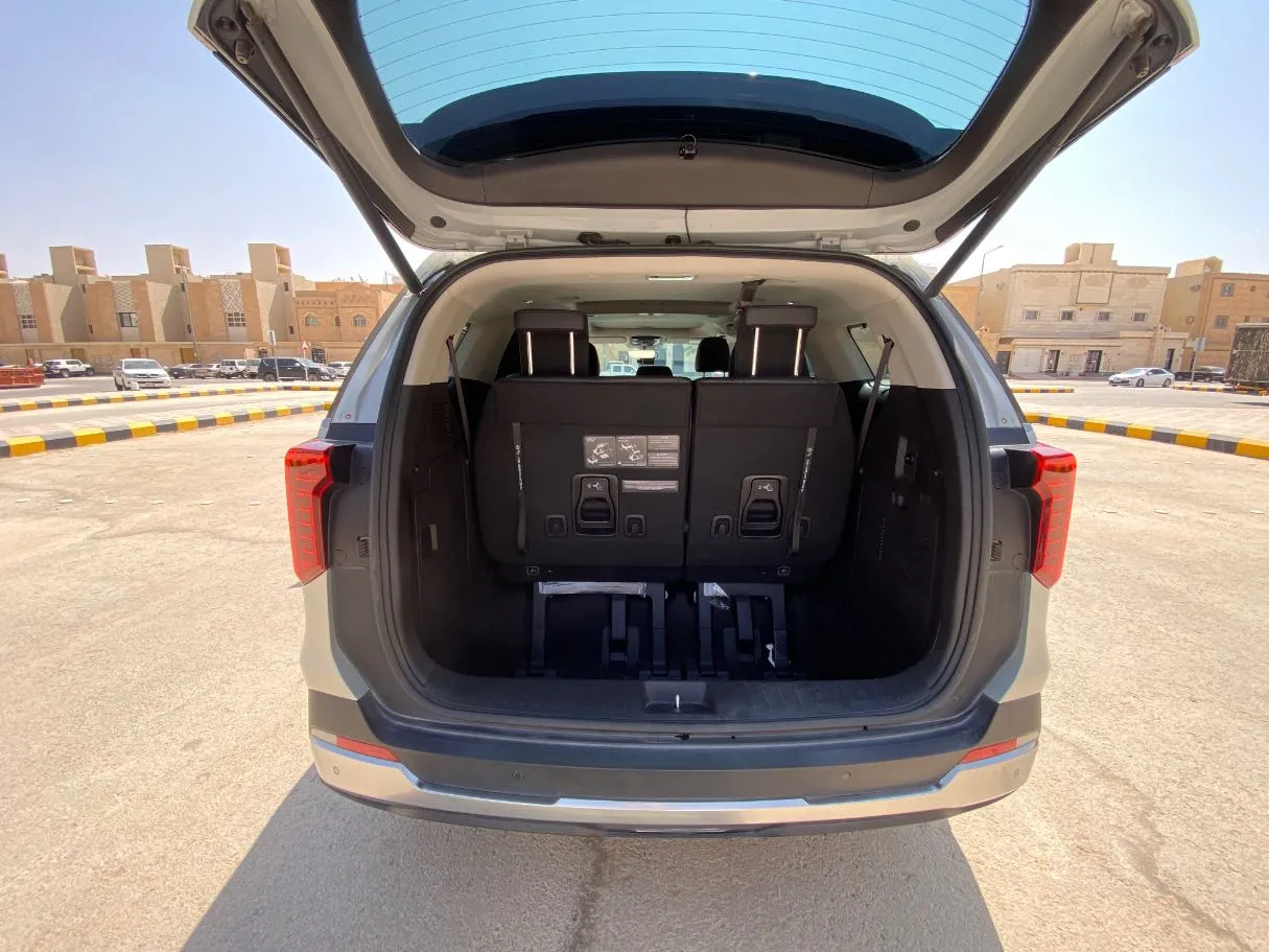 Car image 24