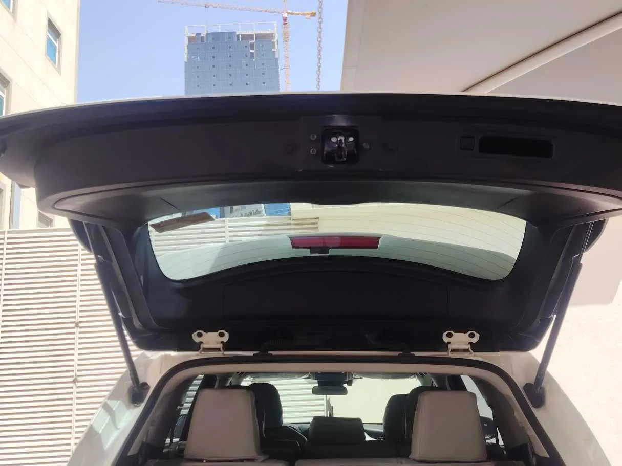 Car image 23