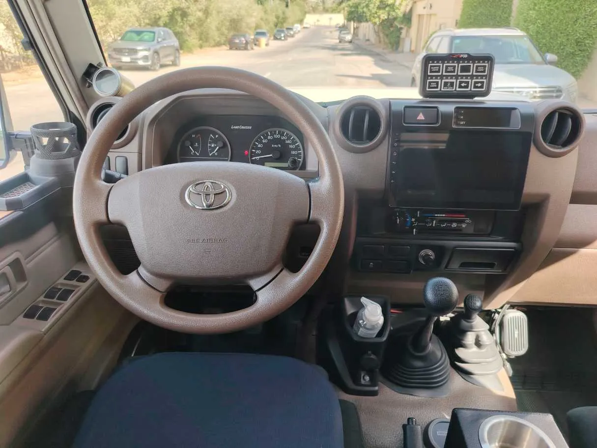 Car image 24