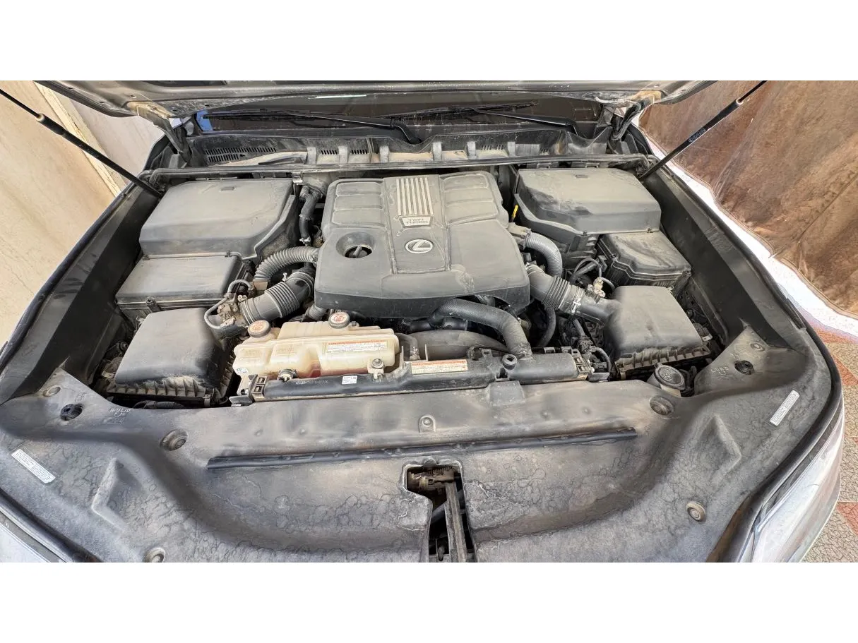 Car image 30
