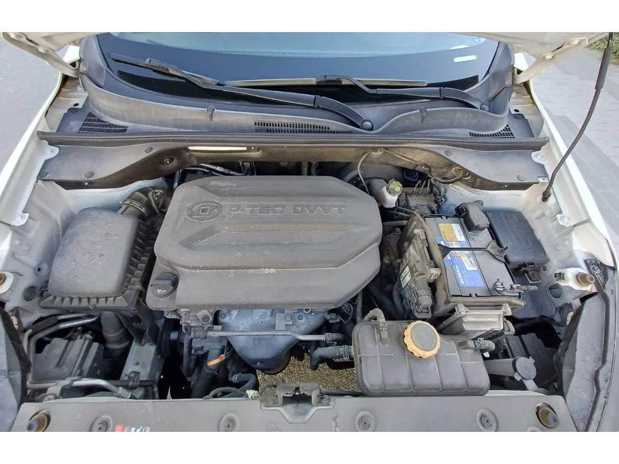 Car image 18