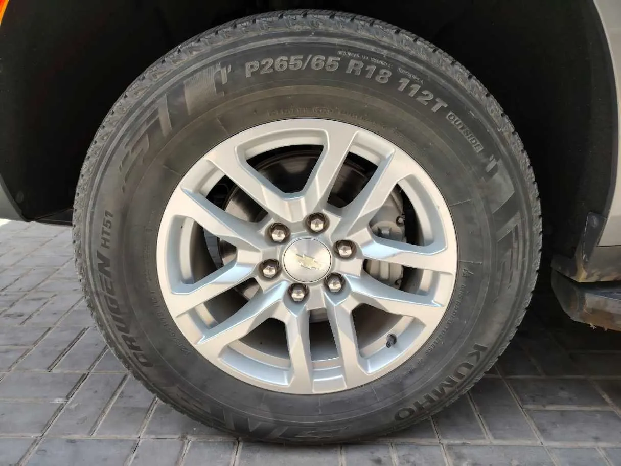 Car image 9