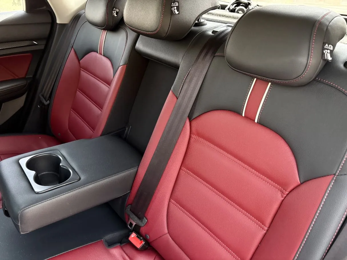 Car image 16