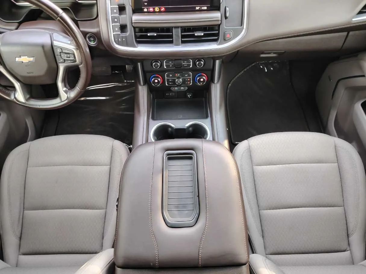 Car image 19