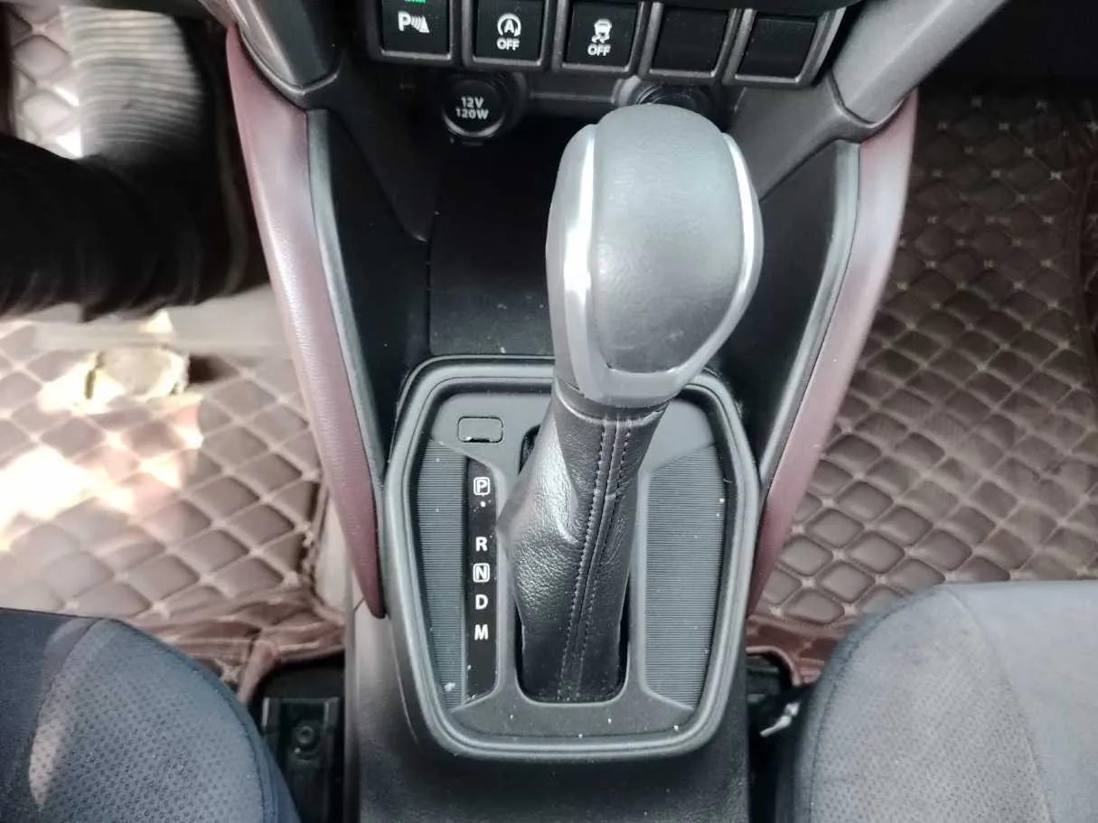 Car image 25