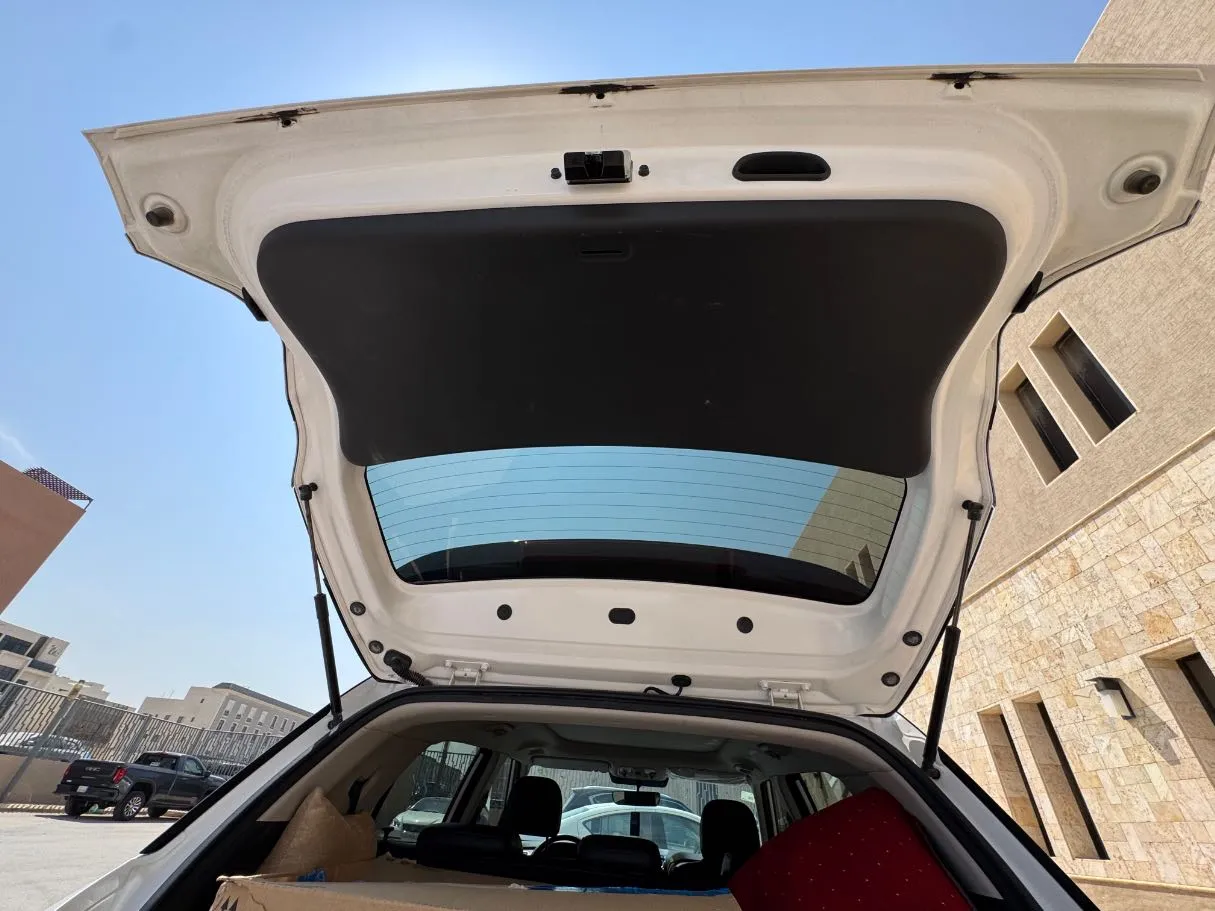 Car image 21