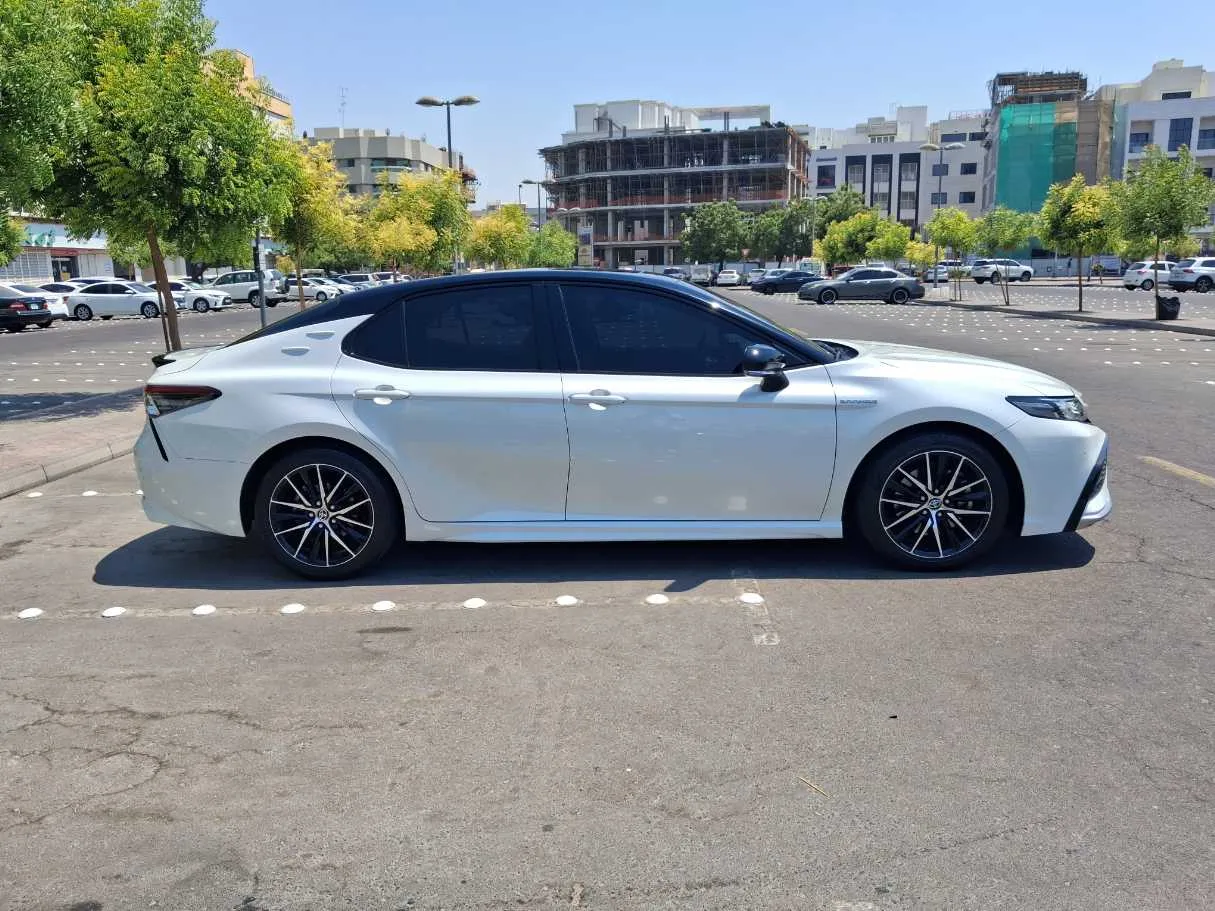 Car image 8