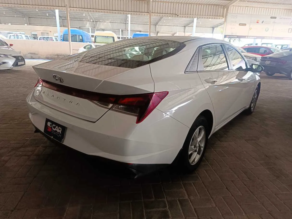 Car image 4