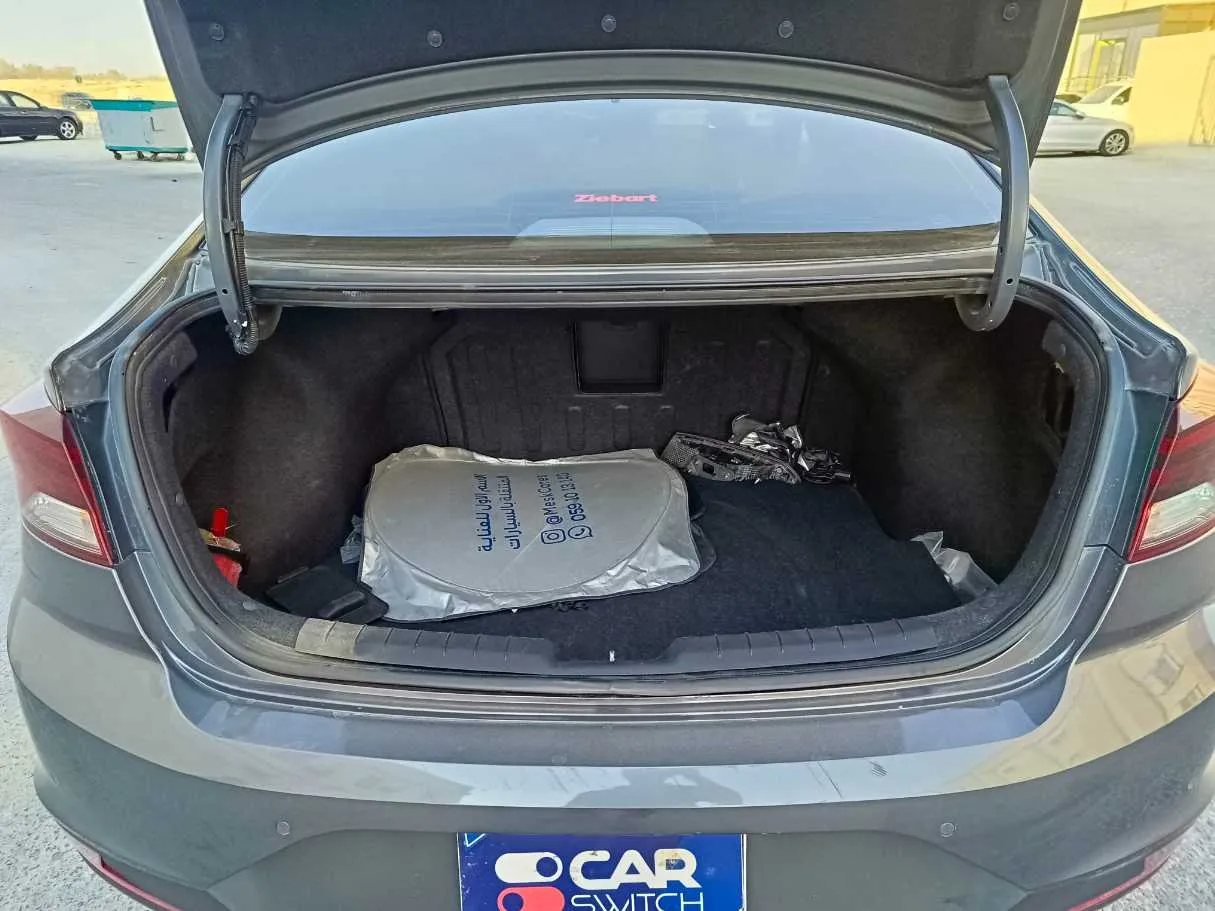 Car image 27