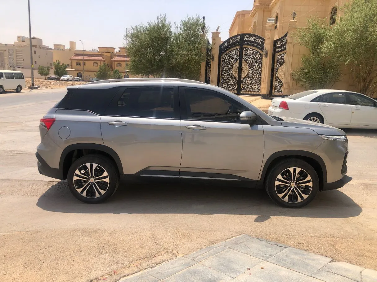 Car image 4