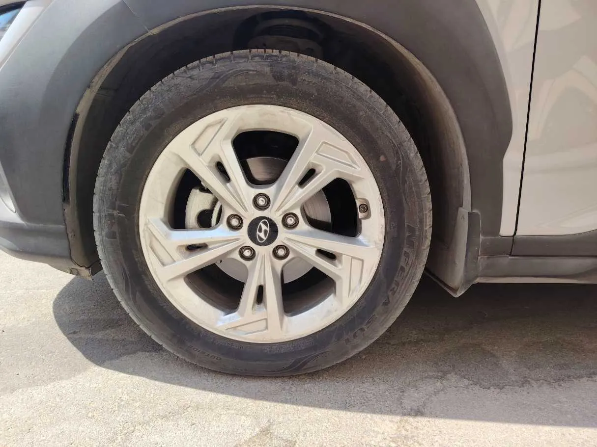 Car image 10